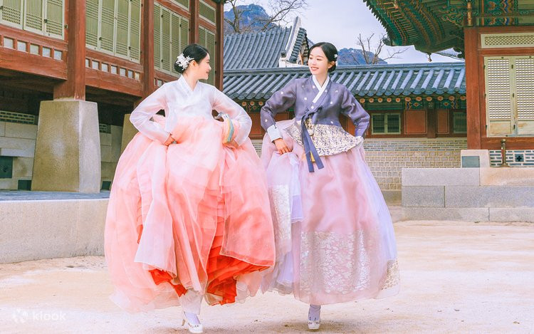 Chụp ảnh Hanbok ở Cung điện Gyeongbokgung
